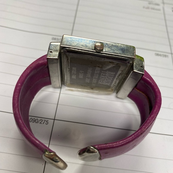 Used Bracelet Watch, needs new battery - Picture 2 of 4
